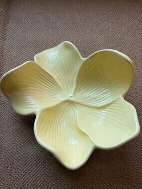 One Arhaus Yellow Magnolia Plates Flower Wall Hanging Decor Bowl 8”